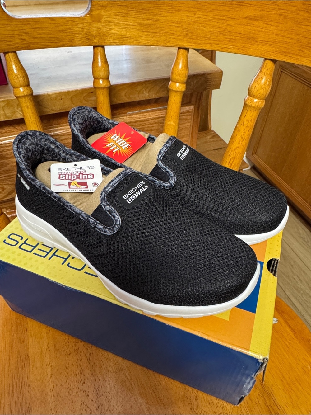 Skechers NWB 7.5W Black Knit hands free Slip-in sneakers